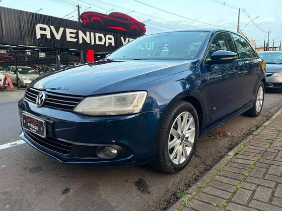 VOLKSWAGEN JETTA 2.0 COMFORTLINE FLEX 4P TIPTRONIC